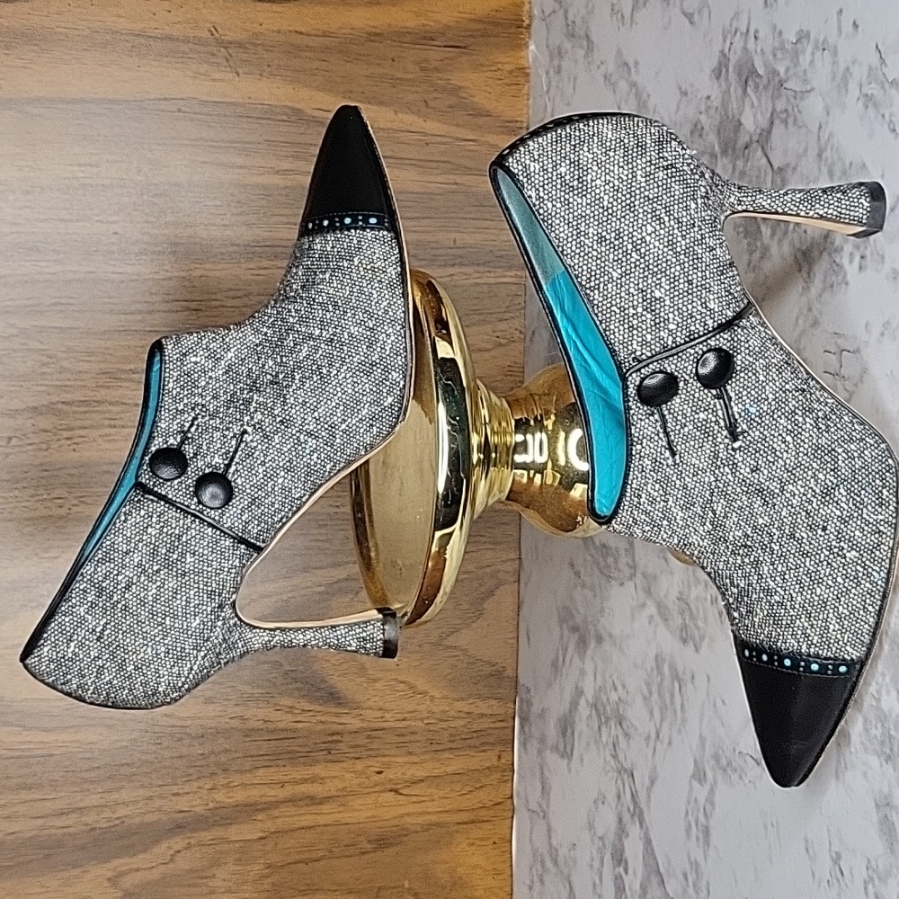 Tweed Manolo Blahnik high heels